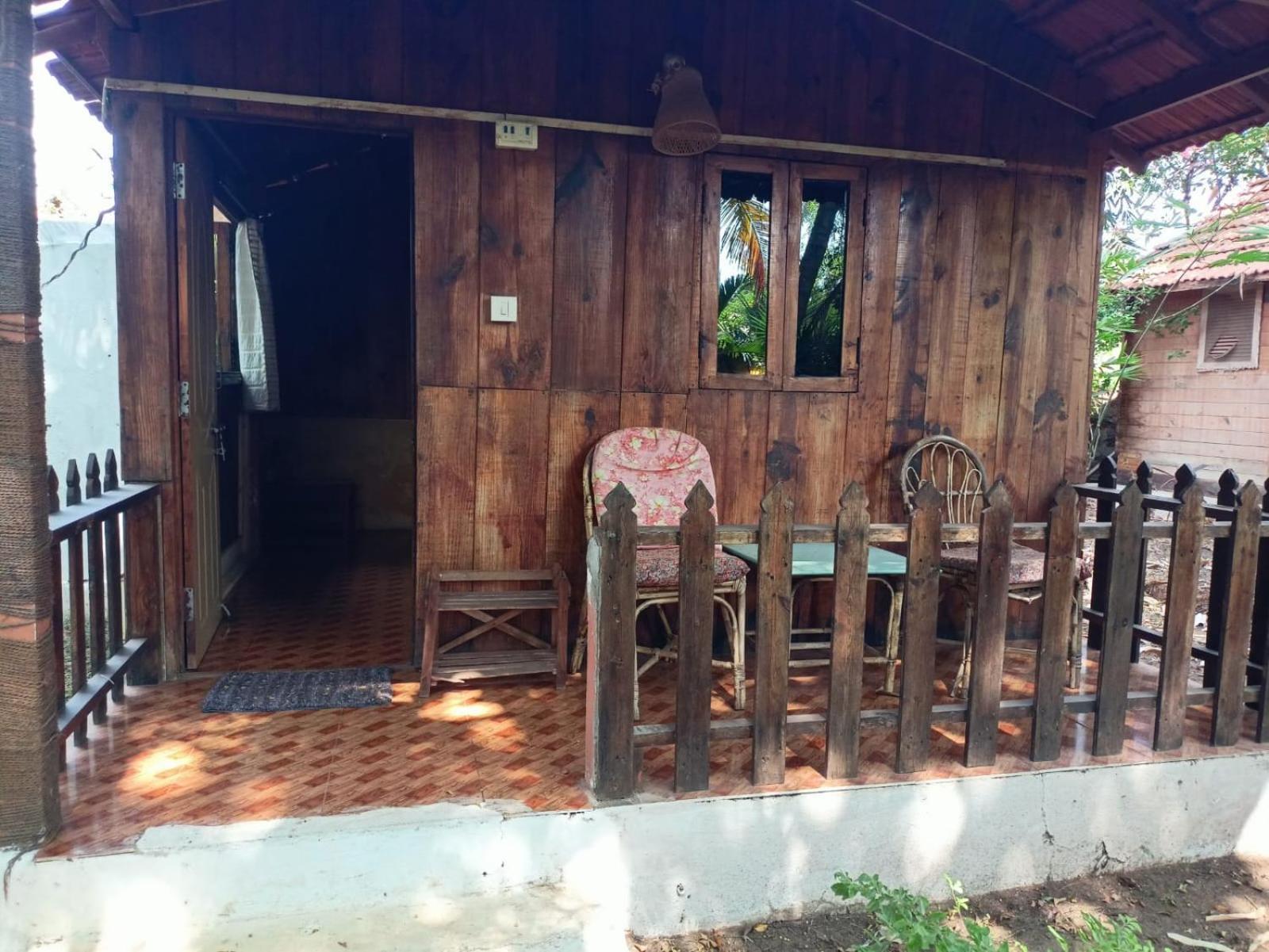 Jamboree Creek Yoga Mandrem Bagian luar foto
