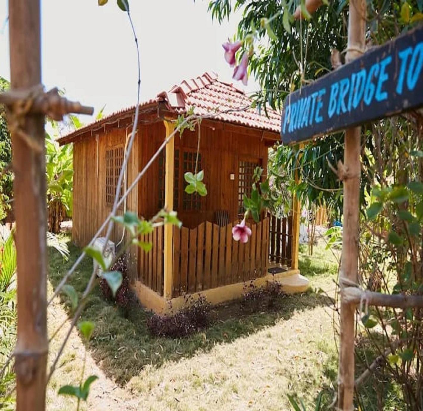Jamboree Creek Yoga Mandrem Bagian luar foto