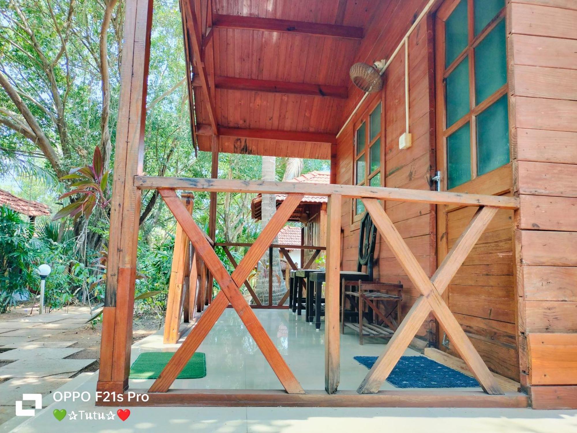 Jamboree Creek Yoga Mandrem Bagian luar foto